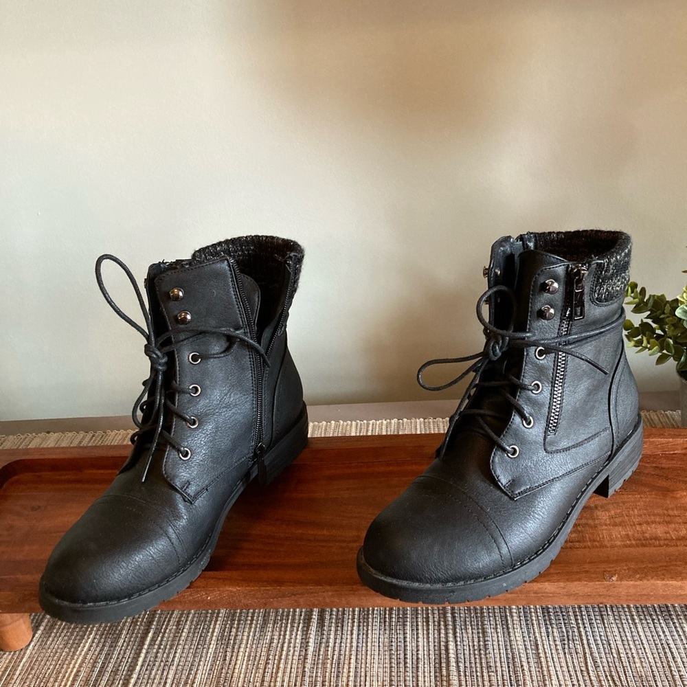 Dream Pairs size 8 women’s round toe lace up ankle bootie